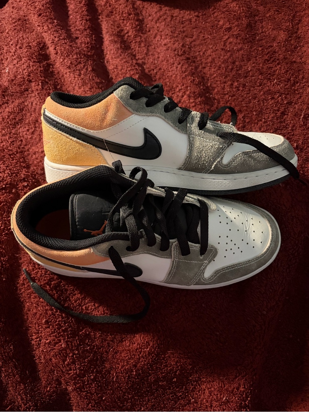 Nike Kids Low-Top Sneakers in White, Gray & Orange